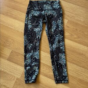 SZ8 🌼 Lululemon 🦋 Wunder Under butterfly floral leggings high wait